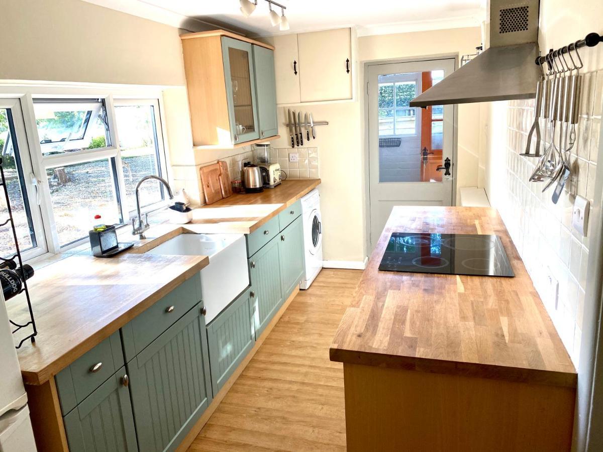 Holly Tree Cottage - 3 Bedrooms And Large Garden With Optional Glamping Double Outside Lymington Exterior foto