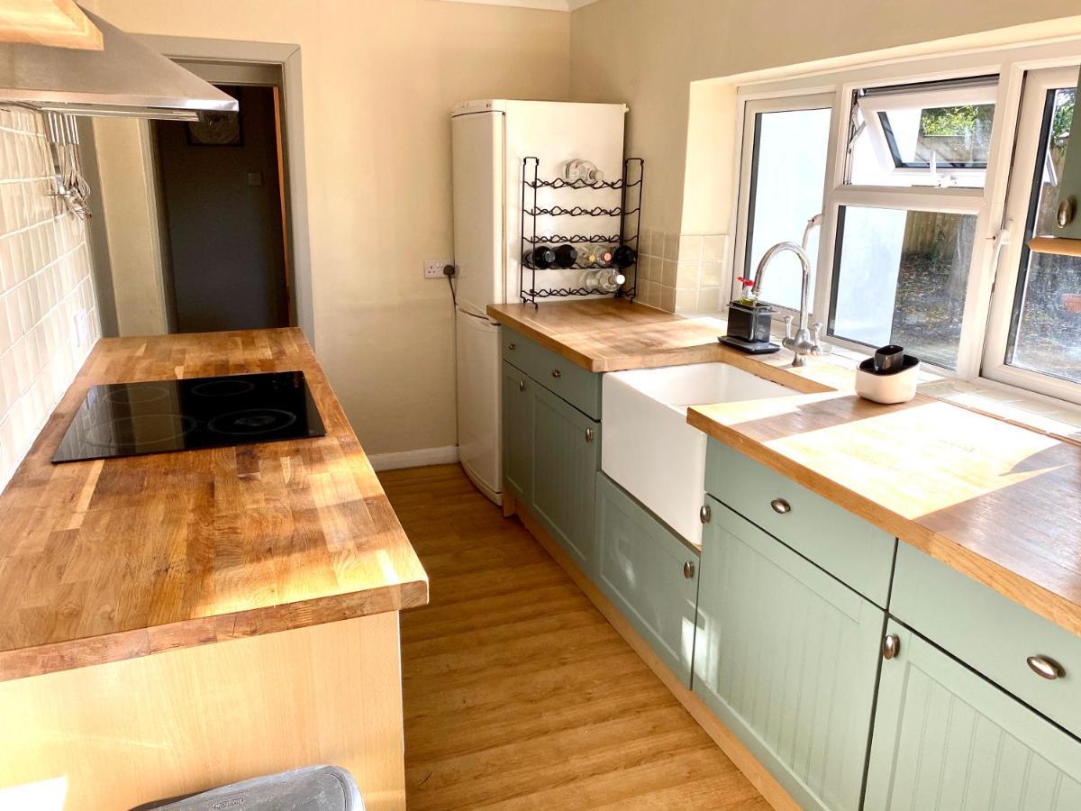 Holly Tree Cottage - 3 Bedrooms And Large Garden With Optional Glamping Double Outside Lymington Exterior foto
