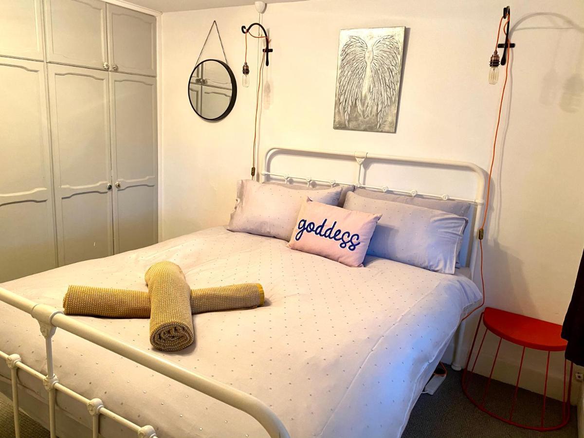 Holly Tree Cottage - 3 Bedrooms And Large Garden With Optional Glamping Double Outside Lymington Exterior foto