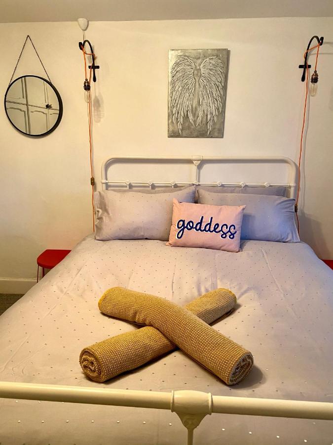 Holly Tree Cottage - 3 Bedrooms And Large Garden With Optional Glamping Double Outside Lymington Exterior foto